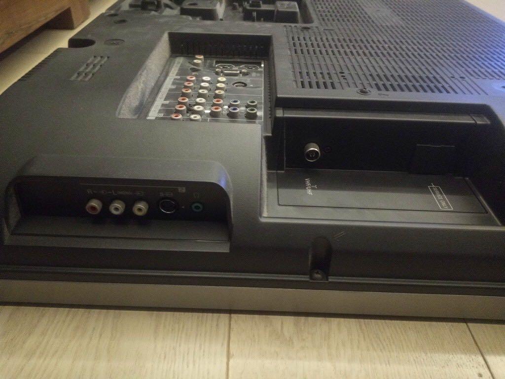 Sony Bravia V series 32” LCD TV, TV & Home Appliances, TV