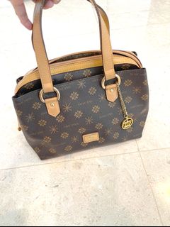 (Category: ) located in . Submitted by shopngrab (Listing ID 1072194729, Image 1). Description: .