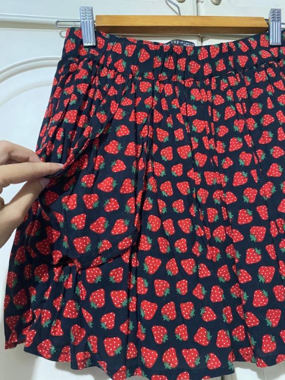 Zara strawberry printed skirt with pockets (Category: Skirts) located in Quezon City. Submitted by applepie.11 (Listing ID 1073970082, Image 2). Description: Size: S With pockets Price is negotiable :) Shipping c/o buyer (Metro Manila: 50-79, Provincial: 150) Payment options: GCash, BPI Rfs: decluttering.
