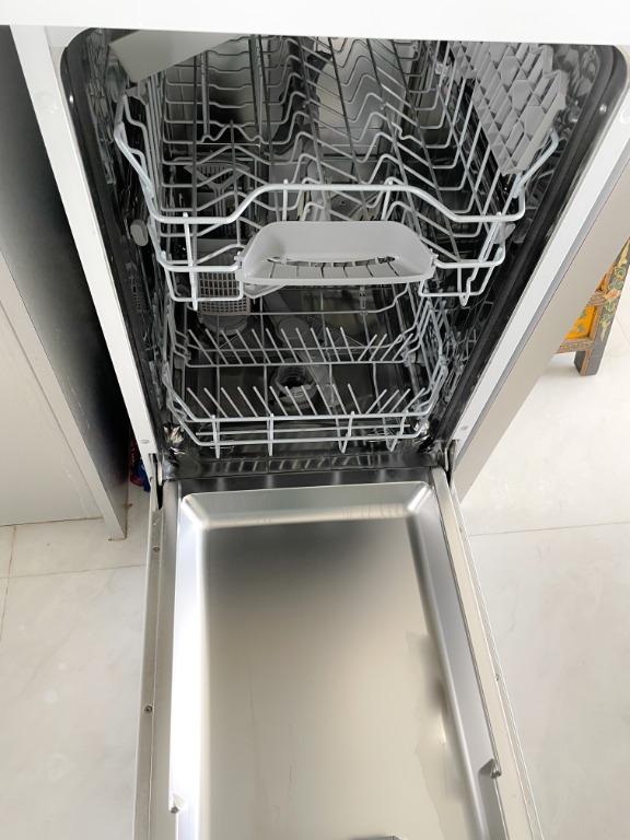 Bosh Dishwasher Slimline hard to find in SG, Furniture & Home Living