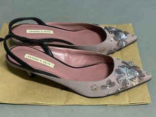 (Category: ) located in . Submitted by vickycloset (Listing ID 1074174157, Image 1). Description: .