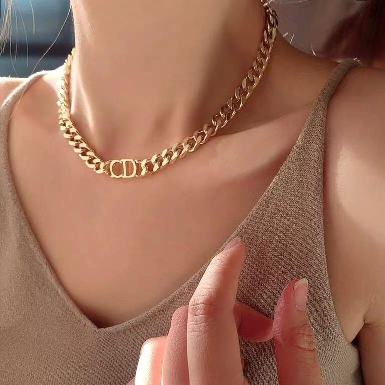 Christian dior store chain choker