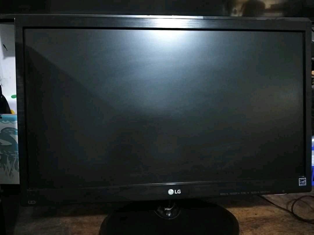 DEKSTOP COMPUTER SET (3 UNITS AVAILABLE) (Category: Desktops) located in Quezon City. Submitted by changthristian (Listing ID 1074041161, Image 3). Description: 2ND HAND DESKTOP COMPUTER 3 UNITS AVAILABLE SPECIFICATION INTEL PENTIUM G3260 (3.3GHz) ECS H81H3-M4 KINGSTON 4GB 1600 DDR3 RAM ASUS GT730 2GB VIDEOCARD CRUCIAL 240GB 2.5 SSD SEAGATE 500GB HDD M-ATX CASING WITH PSU LG LED MONITOR 19.5 INCH A4TECH KB+MOUSE BADWOLF RGB HEADSET AVR SECURE WIN