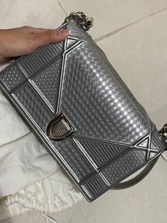 （分類：）位於 。 由 MonaC 提交（商品編號 1074138484，圖片 1）。簡介： 。