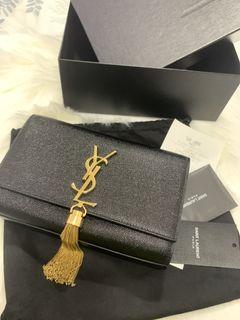 saint laurent classic small kate chain bolsa in black grain de poudre textured leather