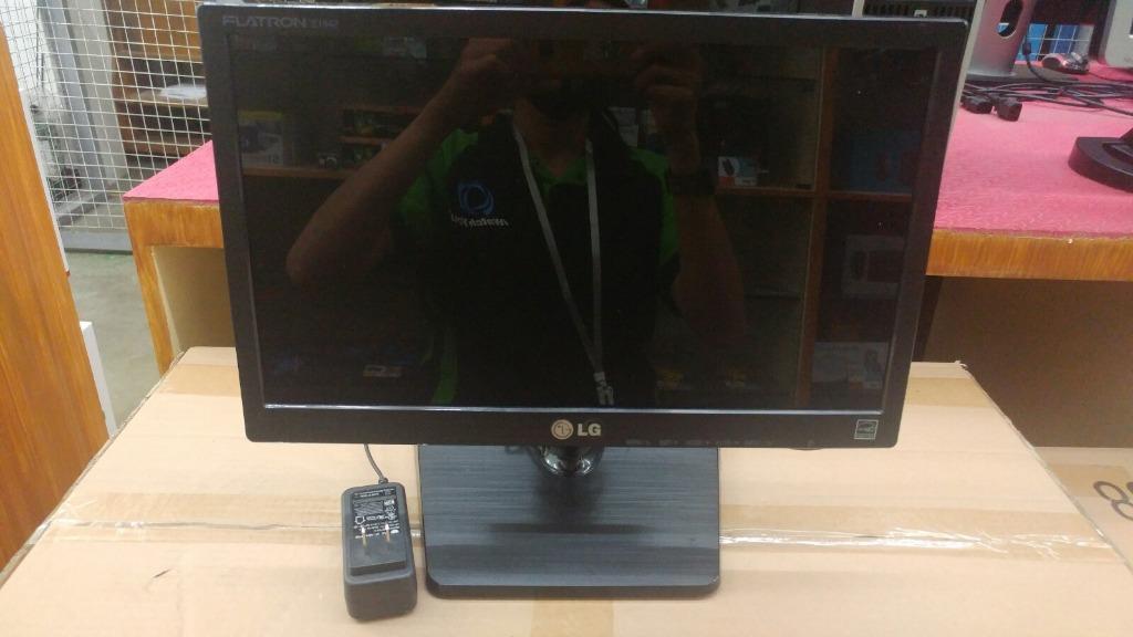 LG Flatron E1642C BN 15.6inch Wide LED Monitor/1 Year Warranty