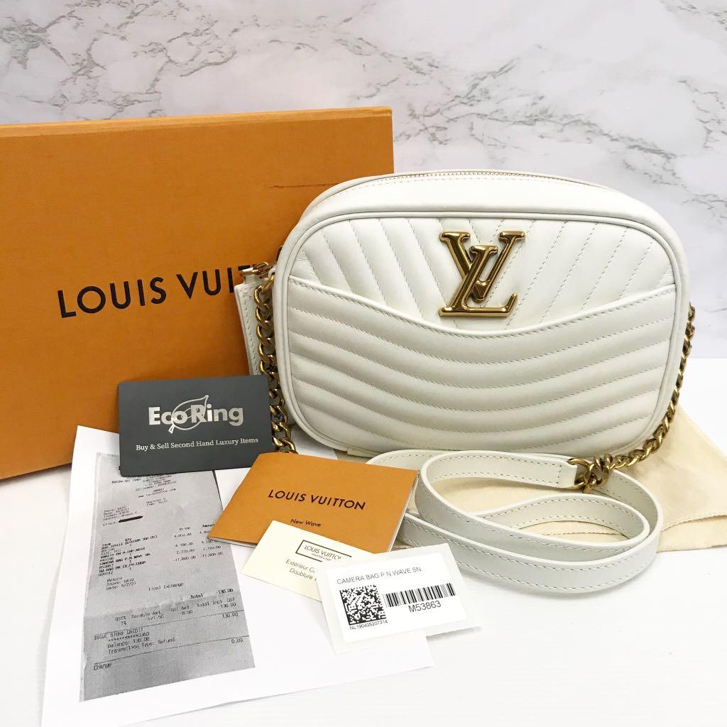 Robust Hvornår attribut Discounted)LOUIS VUITTON M53863 SNOW WHITE CAMERA BAG NEW WAVE SHOULDER BAG  217003833 ¥, Women's Fashion, Bags & Wallets, Cross-body Bags on Carousell