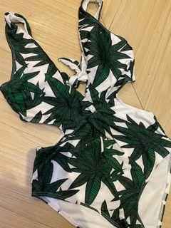 New one piece leaf print swimsuit