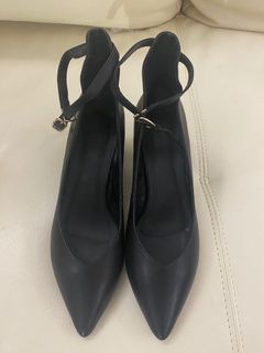 (Category: ) located in . Submitted by vickycloset (Listing ID 1074173457, Image 1). Description: .