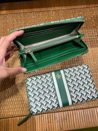Tory burch t zag wristlet 2025
