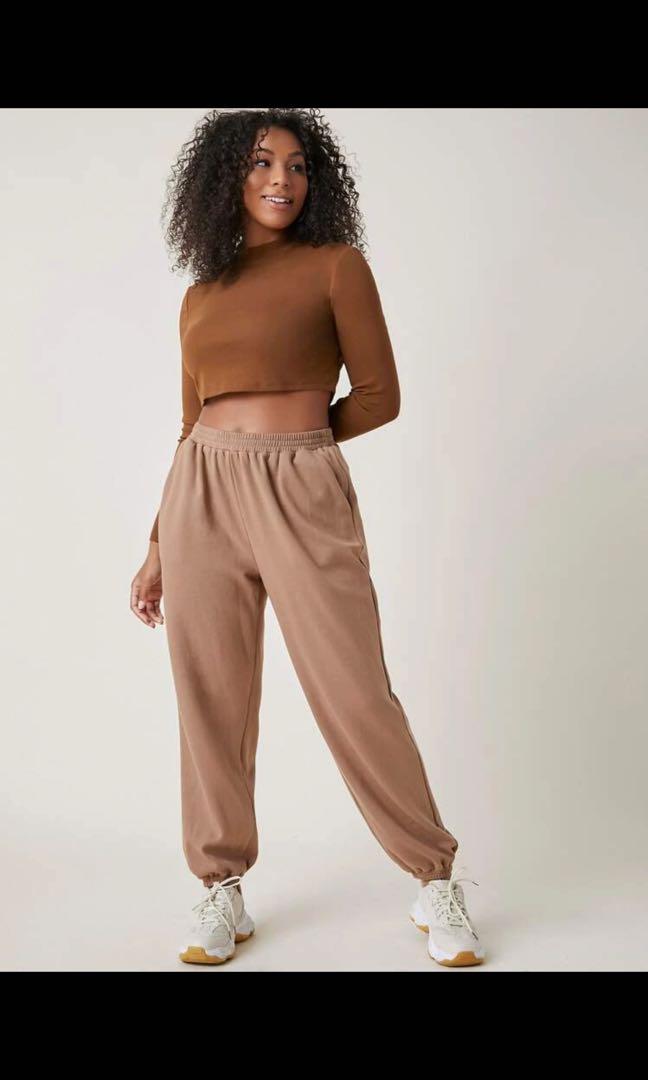 SHEIN basic cropTee (Category: Sleeveless) located in Singapore. Submitted by soriyar (Listing ID 1074186330, Image 5). Description: Good Quality Medium to XL -Plus size Size-OXL Shoulder-49 CM Bust-93 CM Length-42 CM Sleeve length -61.3 CM.
