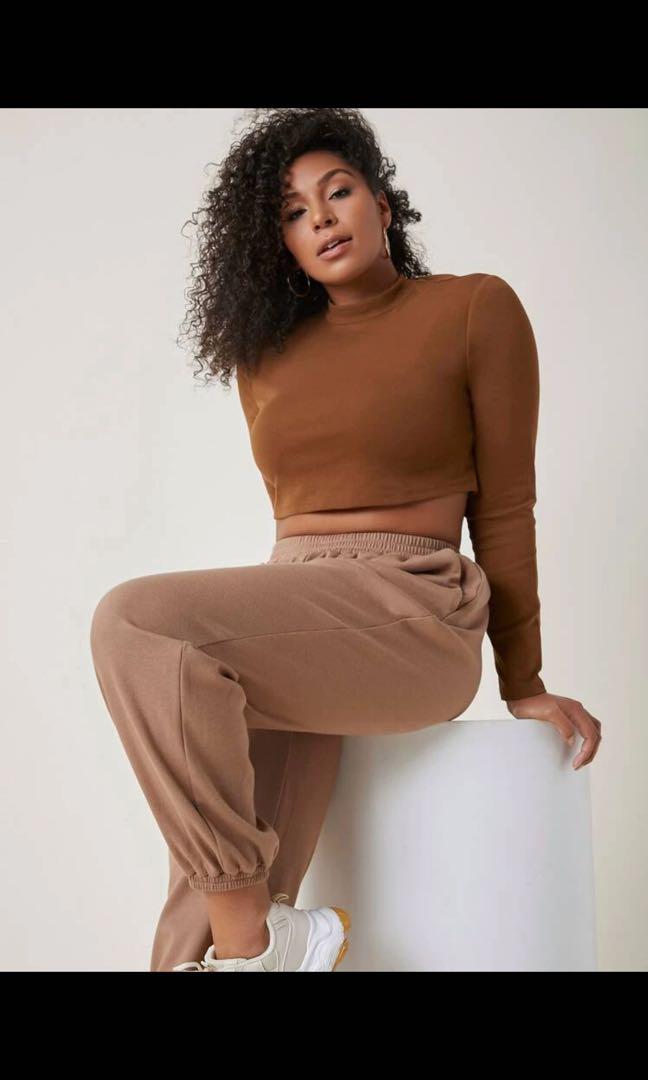 SHEIN basic cropTee (Category: Sleeveless) located in Singapore. Submitted by soriyar (Listing ID 1074186330, Image 3). Description: Good Quality Medium to XL -Plus size Size-OXL Shoulder-49 CM Bust-93 CM Length-42 CM Sleeve length -61.3 CM.