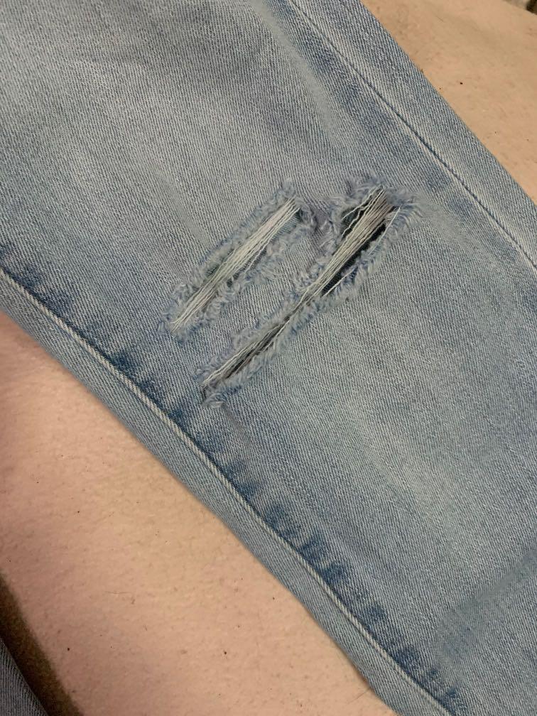 Uniqlo Ultra Stretch Distressed Jeans (Category: Jeans) located in Quezon City. Submitted by deyaaang (Listing ID 1074016866, Image 3). Description: Original price: 1,990 Rfs: Not my size Size: 23in Washed only. Brand new. Bought in Uniqlo Gateway. No flaws. Not overrun. .