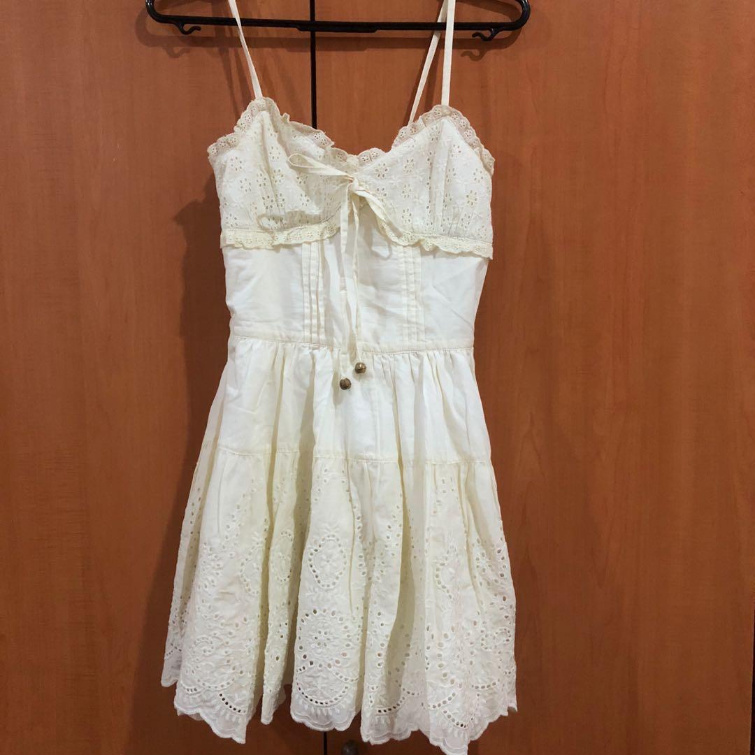 Authentic Liz Lisa beige embroidered cotton lace dress brand new, Women's  Fashion, Tops, Sleeveless on Carousell