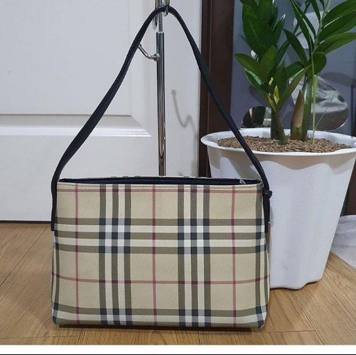 Burberry Lunch Bag style, Luxury, Bags & Wallets on Carousell