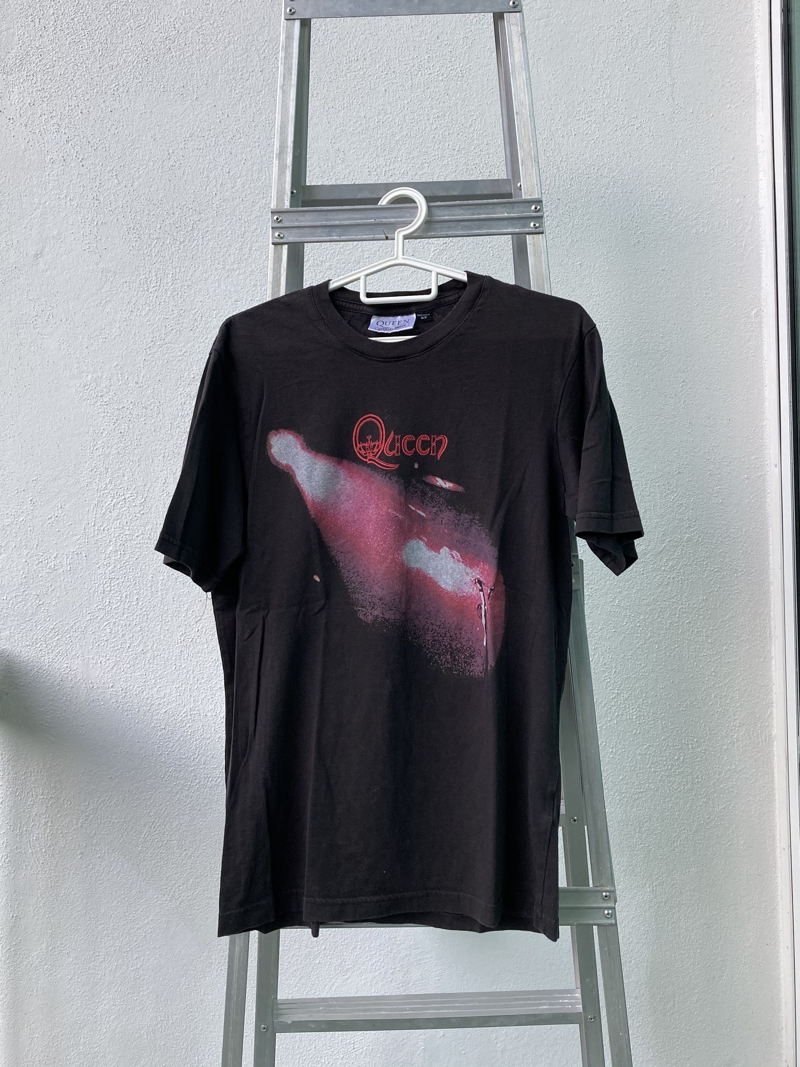 cotton on queen shirt