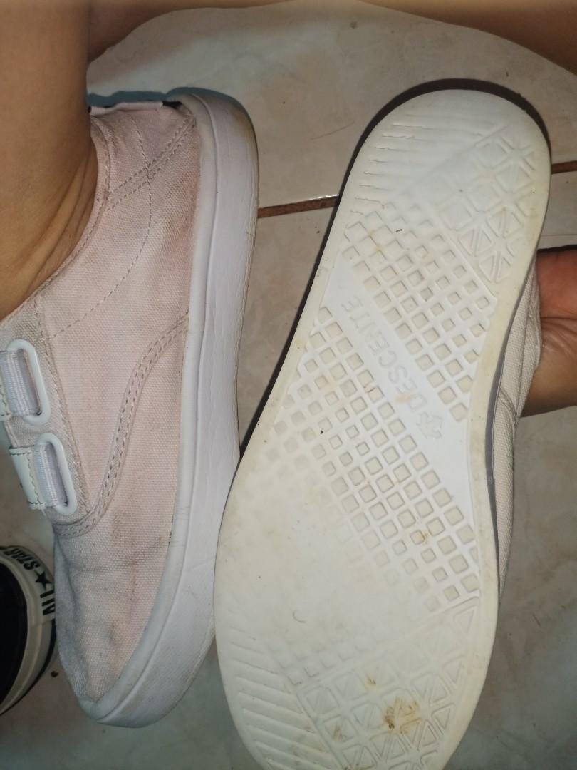 Descente size 5 (Category: Sneakers) located in Navotas City. Submitted by msph30 (Listing ID 1078836766, Image 2). Description: needs cleaning orig.