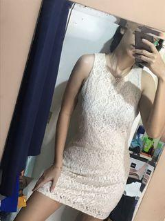 Dress brukat. hnm. Putih