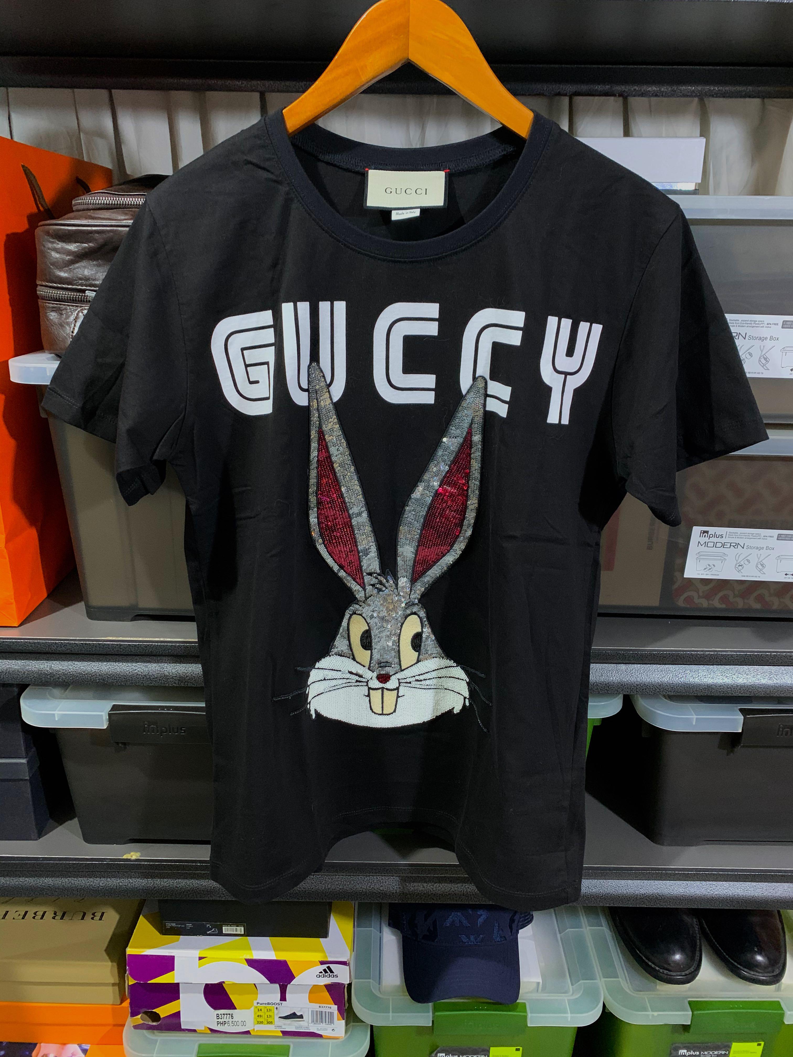 professionel Comorama grundlæggende Gucci bugs bunny, Men's Fashion, Tops & Sets, Tshirts & Polo Shirts on  Carousell