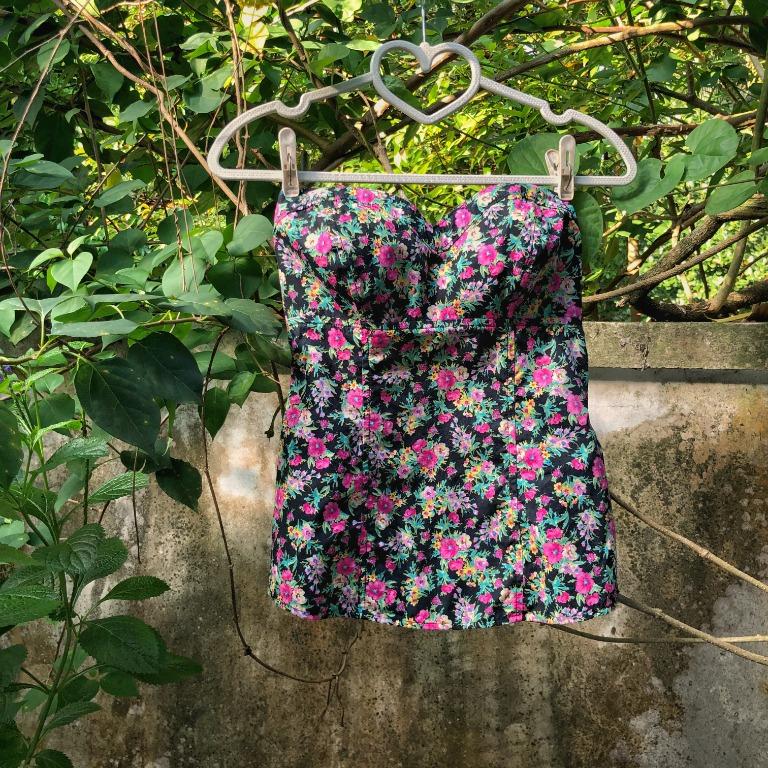 🌸Guess Black Floral Shirred Sweetheart Bustier Tube Top Thrift, Women's  Fashion, Tops, Sleeveless on Carousell