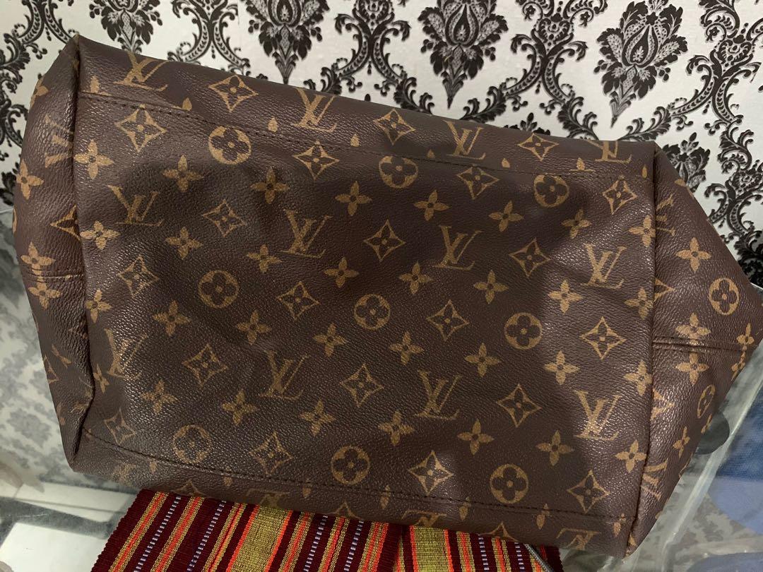 AUTHENTIC LOUIS VUITTON AUTOMNE HIVER 2008 in RM3 Romford for