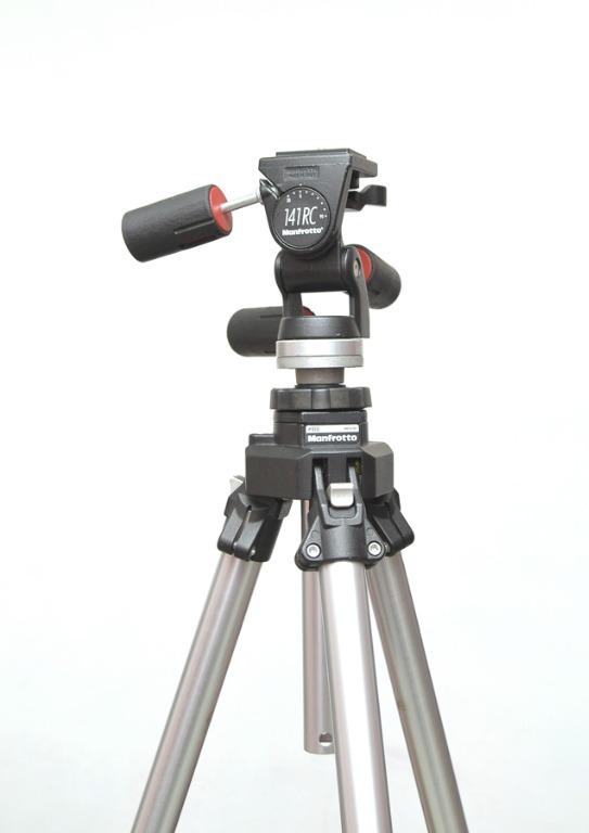 Médico Librería Ciencias Sociales Manfrotto 055C Silver Professional Tripod with 141RC 3Way Head,  Photography, Photography Accessories, Tripods & Monopods on Carousell