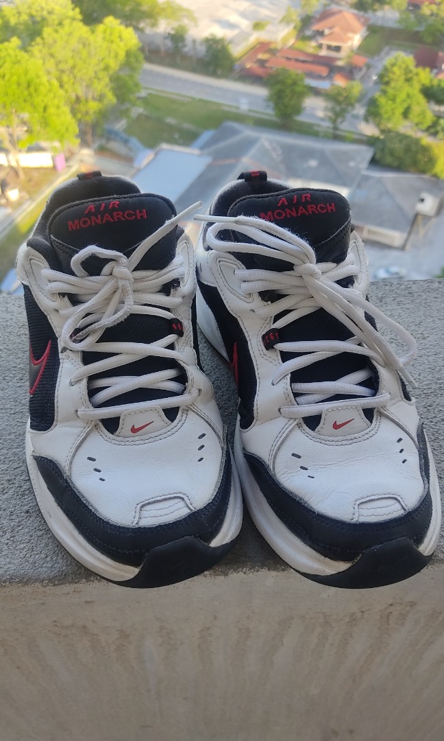 nike air monarch black red