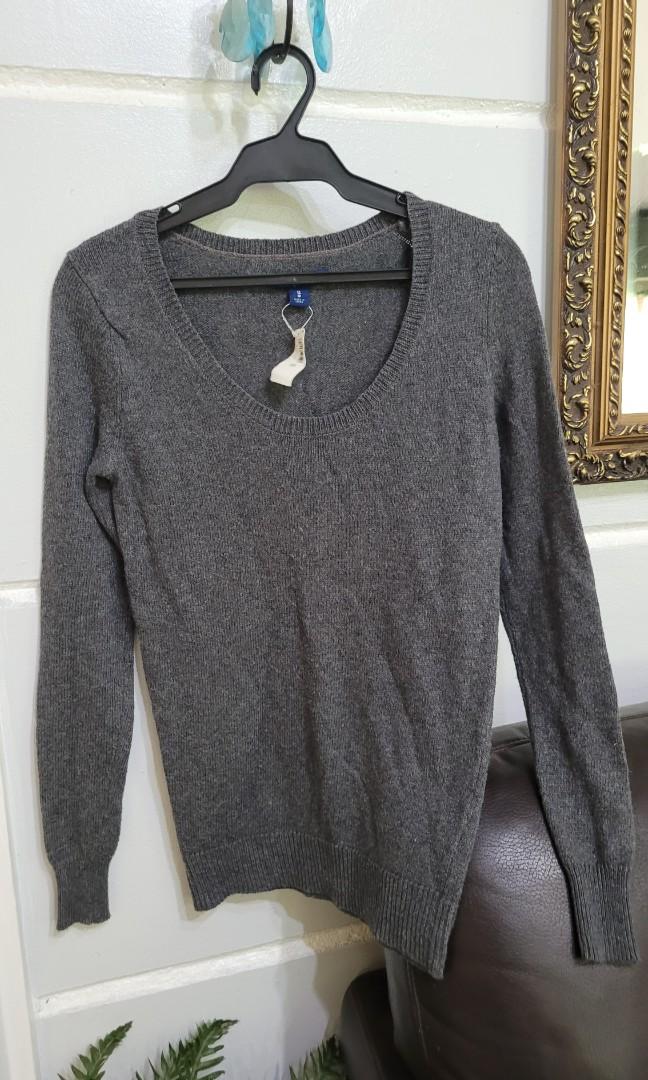 old navy gray sweatshirt