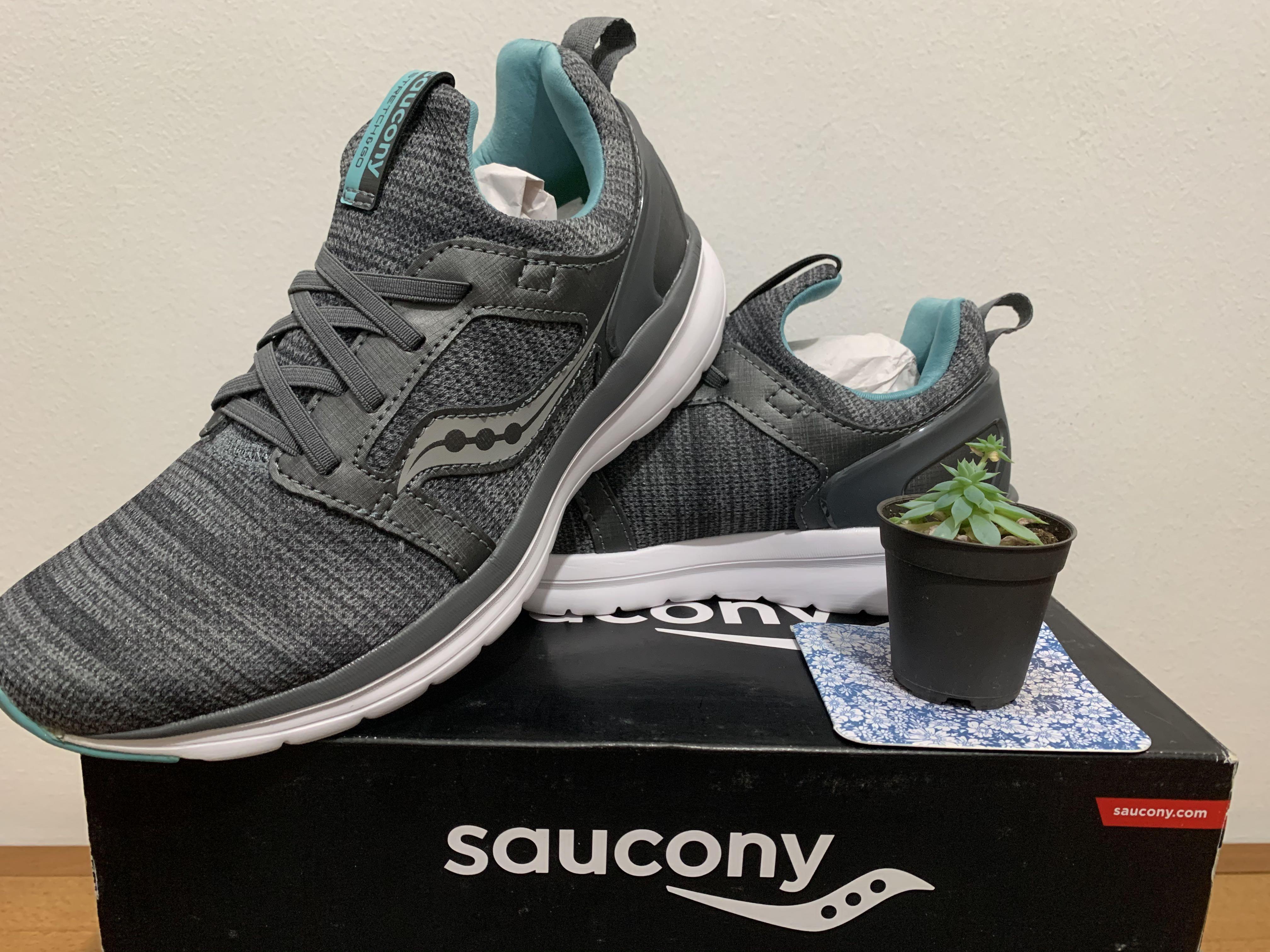 saucony memory foam running shoe