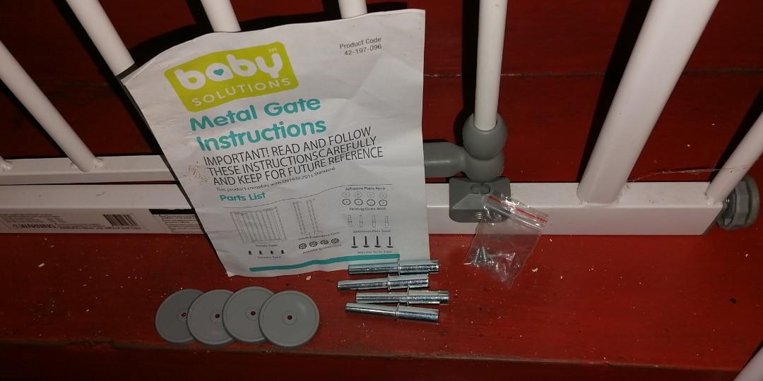 Baby solutions discount metal gate