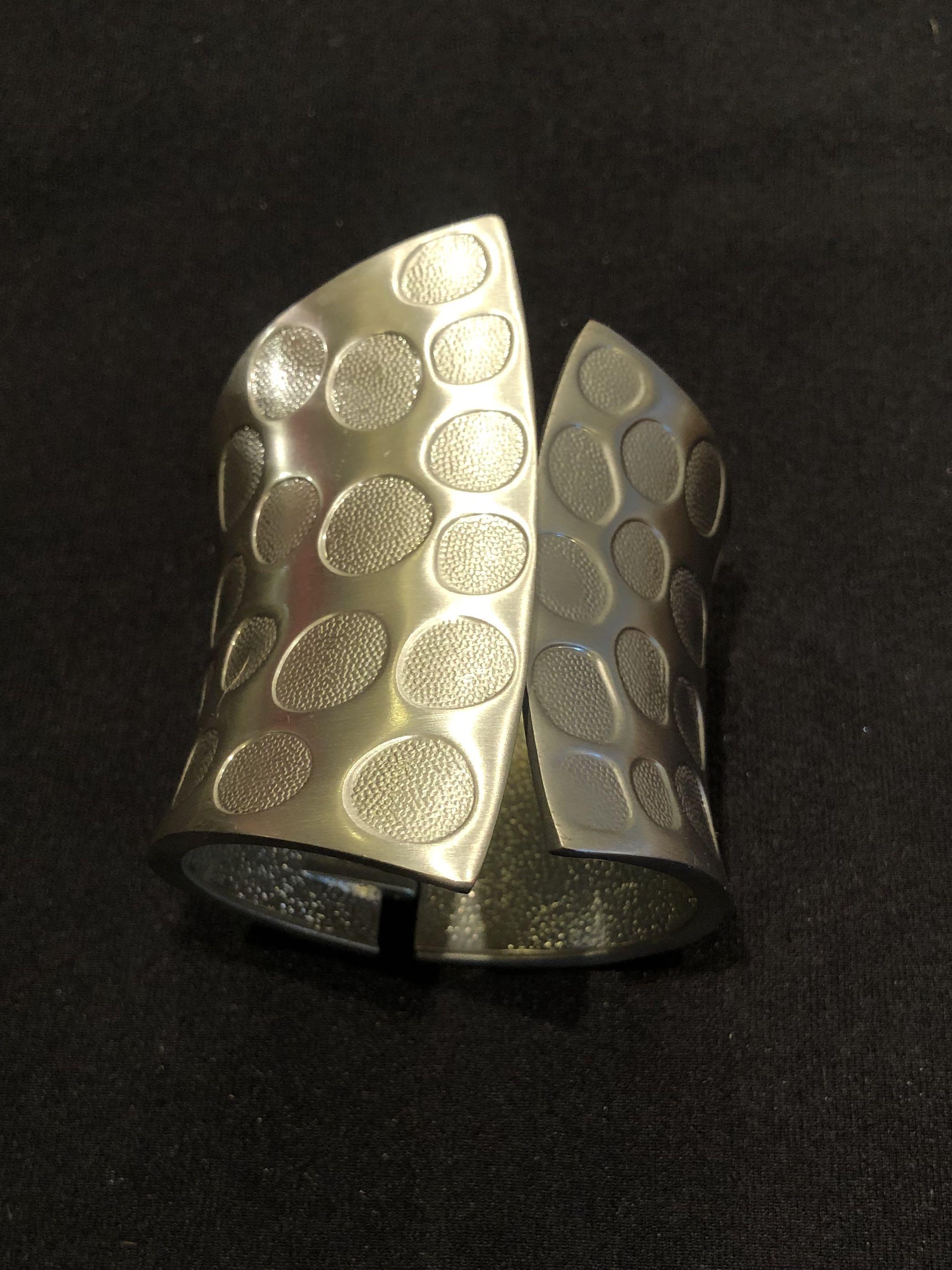 Chunky geometric silver bangle (Category: Bracelets) located in Paranaque City. Submitted by julfz (Listing ID 1080680829, Image 2). Description: .