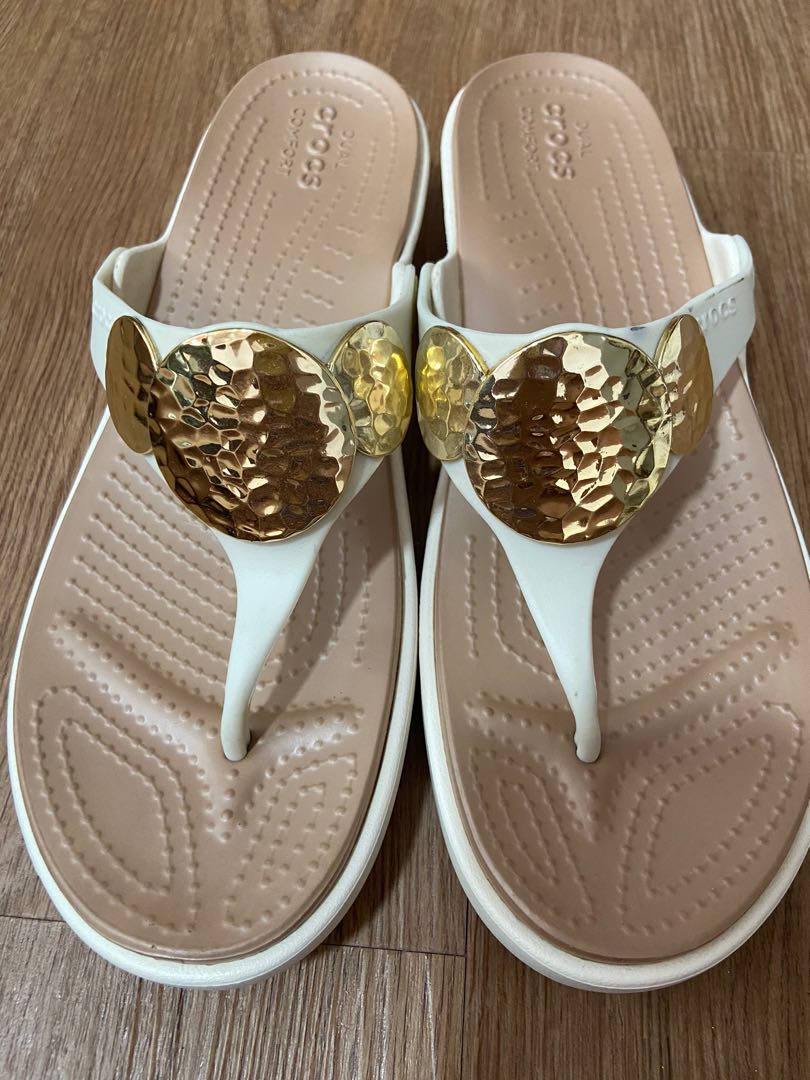 Crocs gold flip flops new arrivals