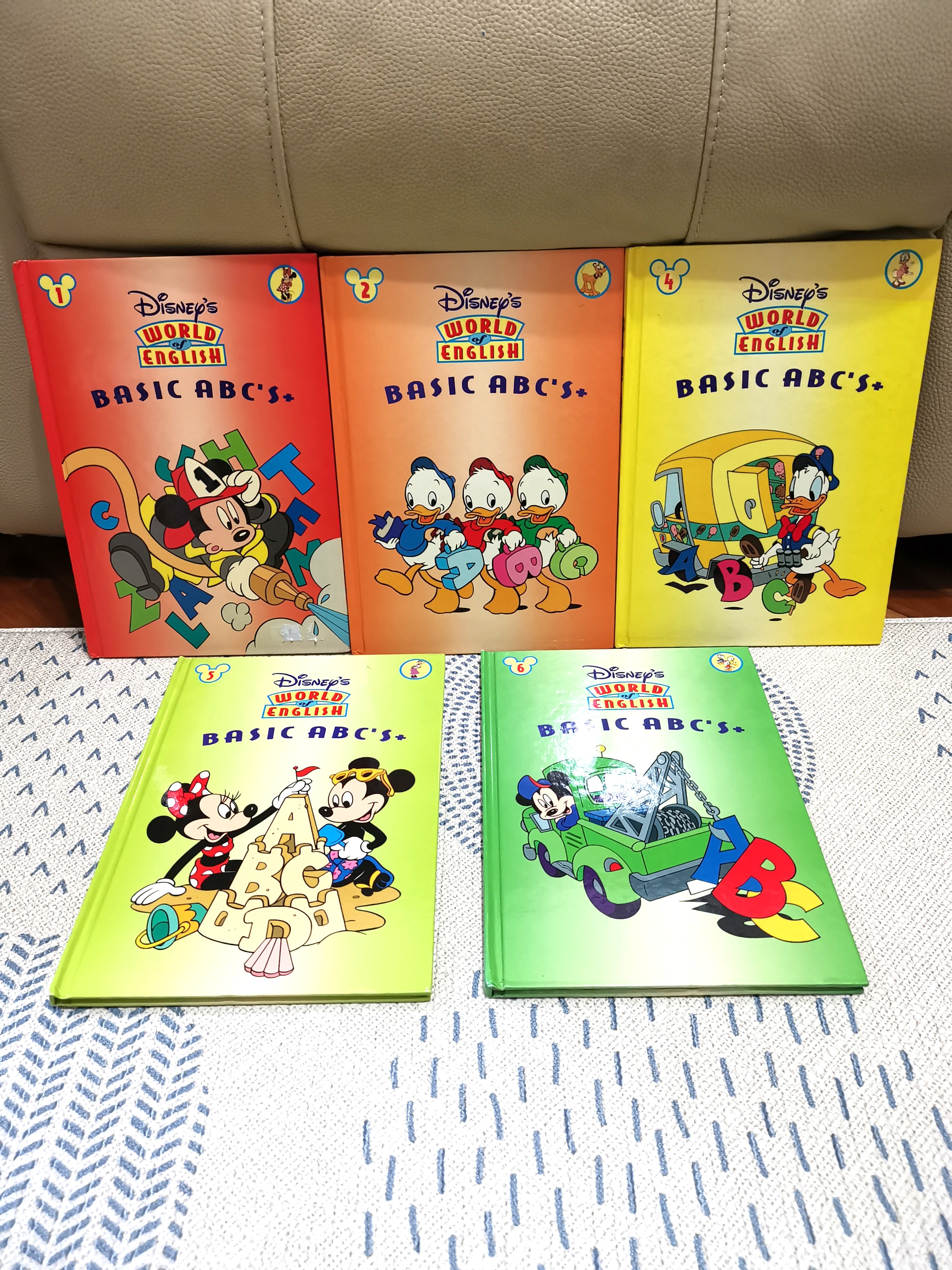 Disney World of English Basic ABC's 5本硬皮, 興趣及遊戲, 書本 