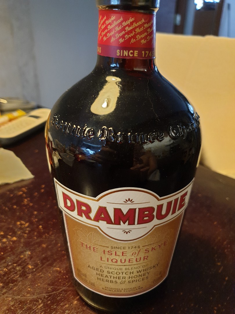 Drambuie whiskey 1L, Food & Drinks, Alcoholic Beverages on Carousell
