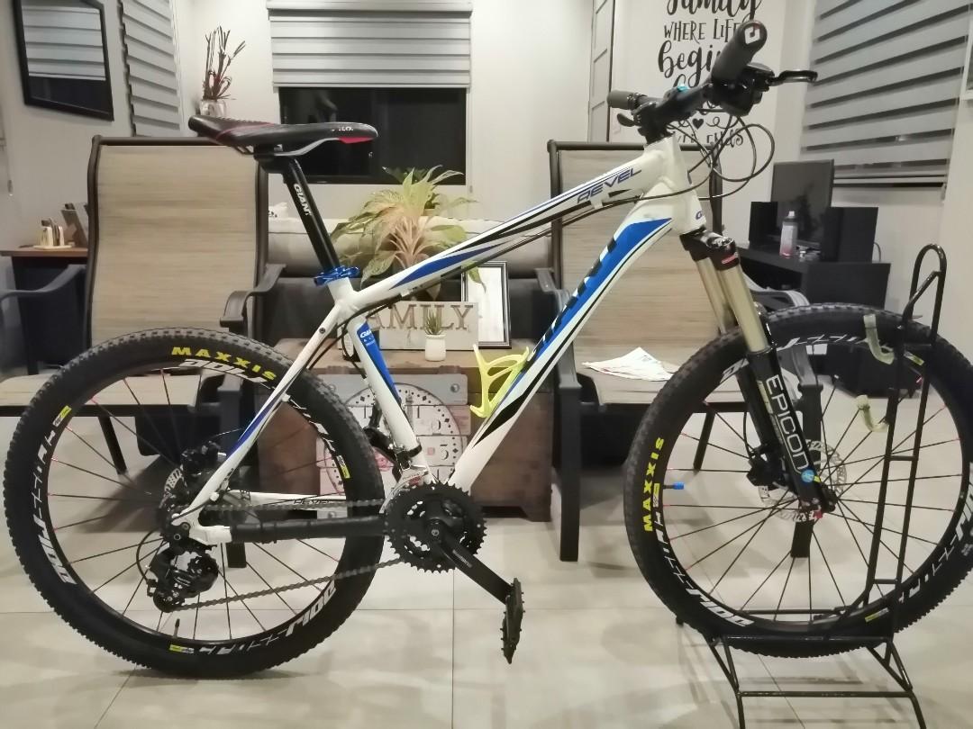 Giant Revel 26er Sports Equipment Bicycles Parts Bicycles on