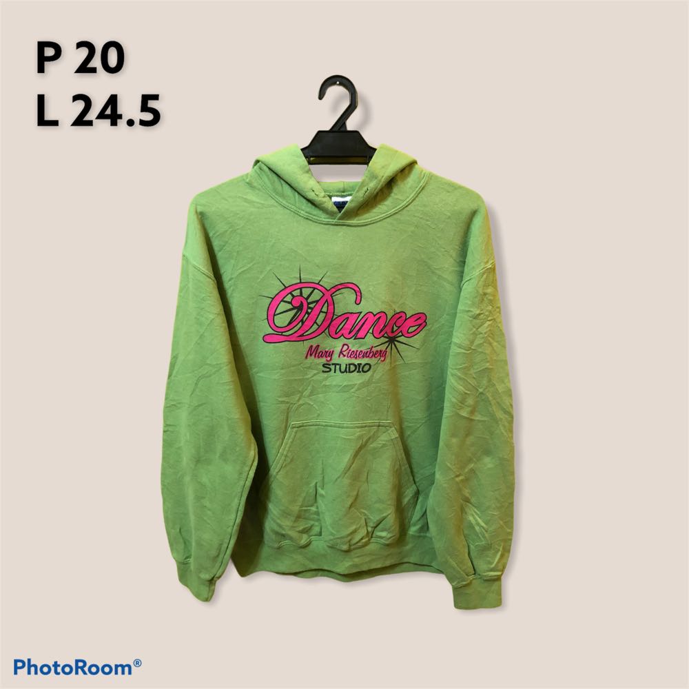 Gildan Hoodie, Women's Fashion, Tops, Longsleeves on Carousell