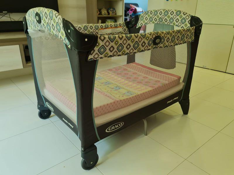 Graco Baby Bed & Nappy Diaper Changing, Babies & Kids, Bathing