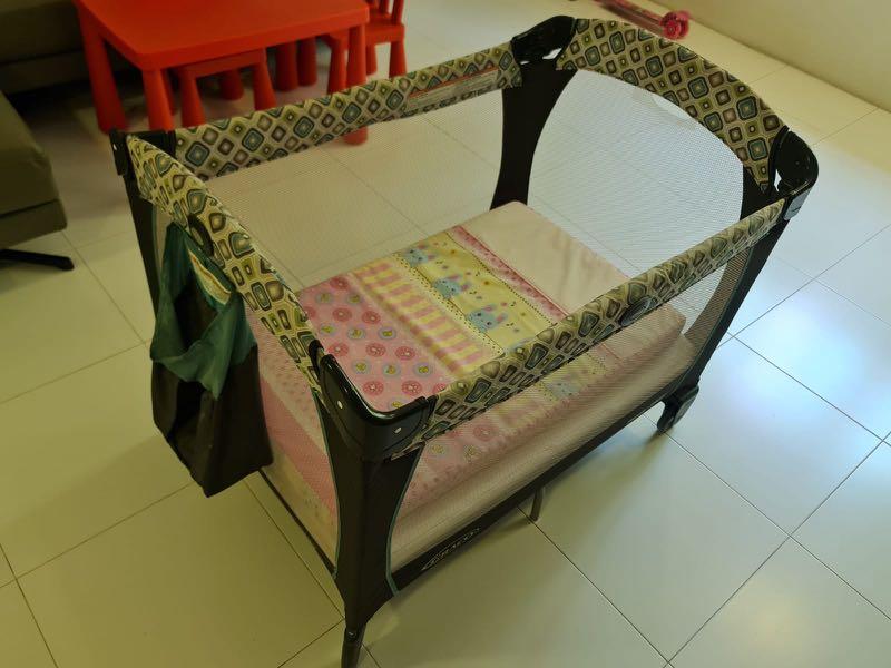 Graco Baby Bed & Nappy Diaper Changing, Babies & Kids, Bathing