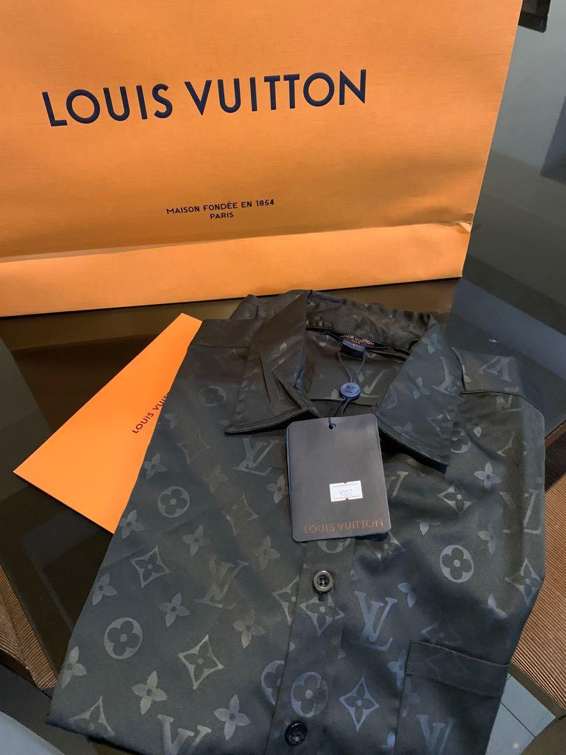 Louis Vuitton monogram eclipse silk collar long sleeve, Luxury