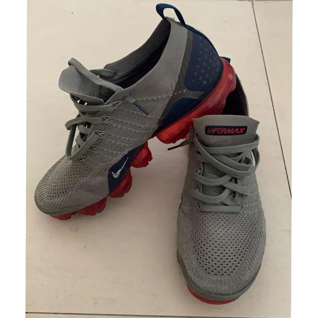 Nike Vapormax Flyknit 2 Size 10 - Men (Category: Sneakers) located in Antipolo. Submitted by aaiitems (Listing ID 1080644203, Image 1). Description: Nike Air VaporMax Flyknit 2 Size: US10 Colorway: Green SRP: 9445 Asking: 4000 Condition: 9/10 (mejo madumi lang.) - Barely used - Laces, knits and air is in perfect condition. - Negotiable.