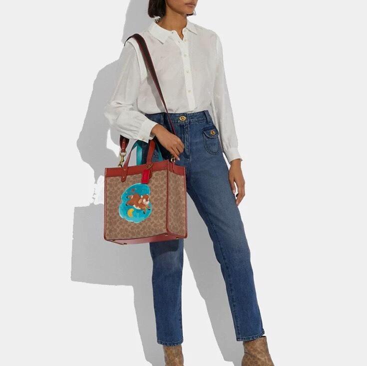 Original Coach Coach Ladies Classic Logo Cow Decoration Chi Women S Fashion Bags Wallets Cross Body Bags On Carousell