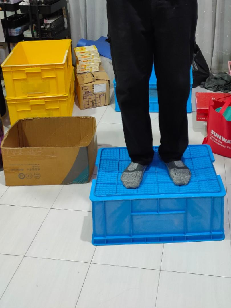 Plastic container (solid) (Category: Storage Boxes & Baskets) located in Taiping. Submitted by summer_collection (Listing ID 1080693330, Image 3). Description: Size 61cmx42.5cmx25cm( H ) very solid plastic available blue & green color cod at Taiping,perak or cheras, KL available 30pcs.