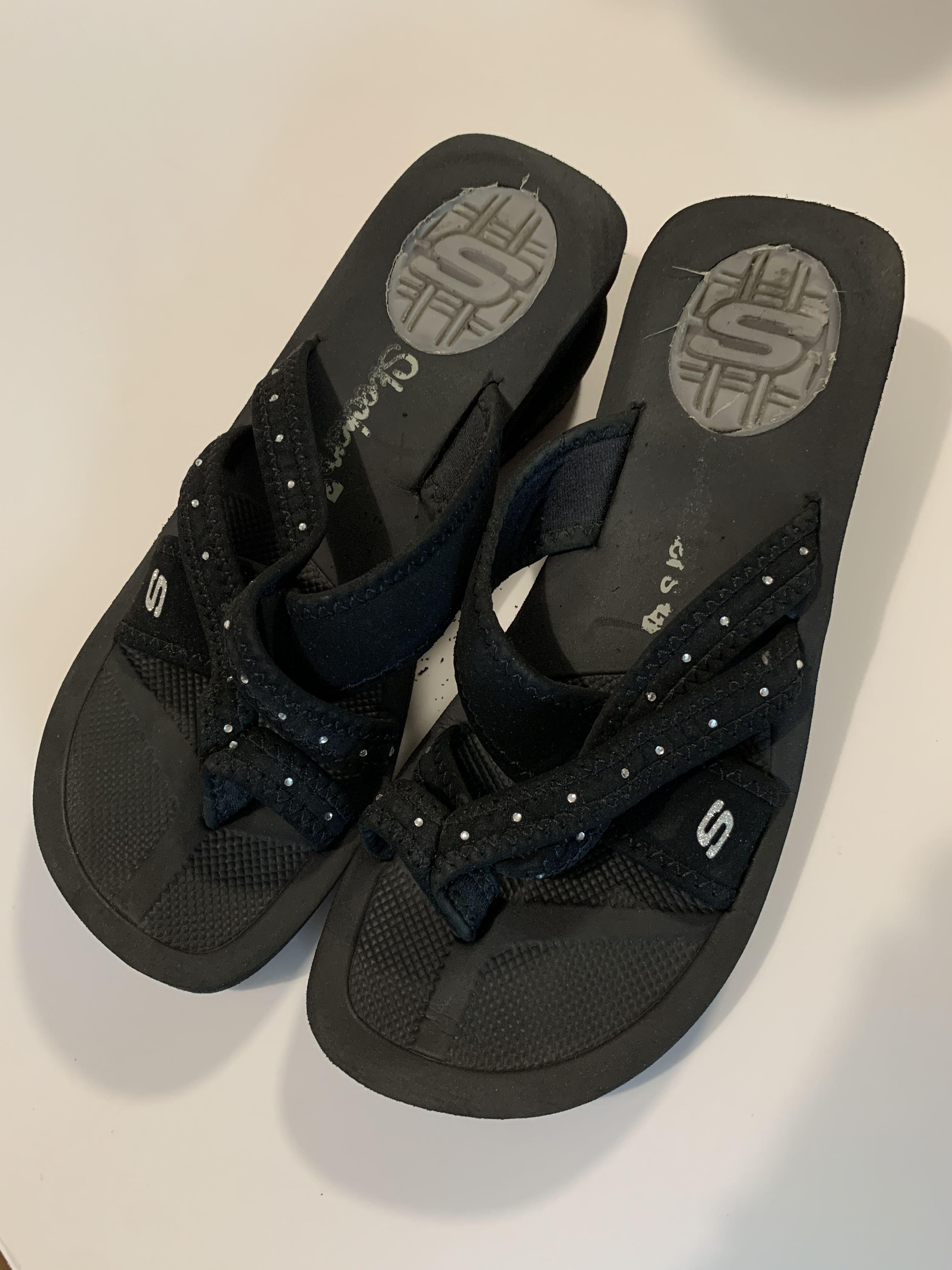 sketchers black sandals