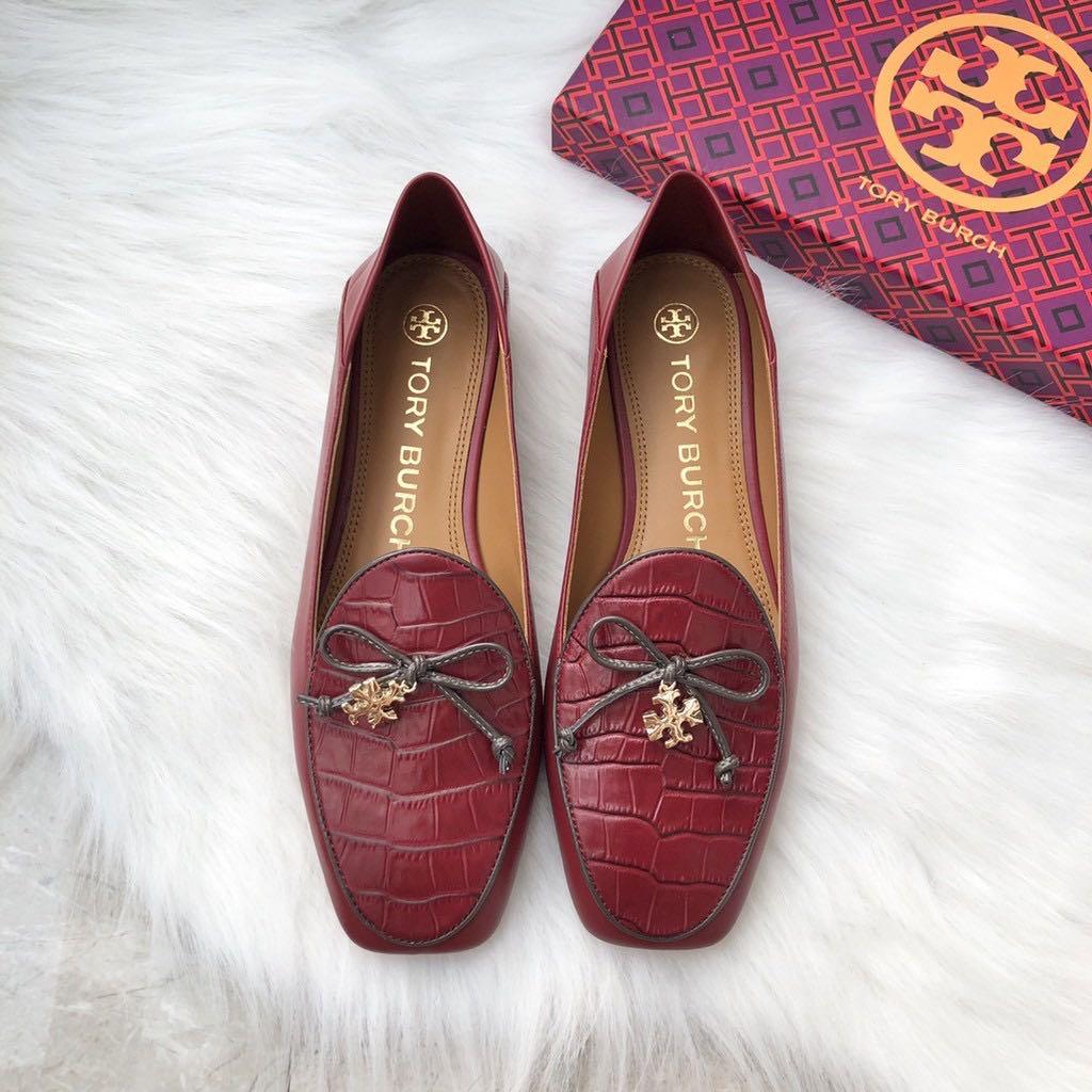 Tory Burch Charm Loafers, Women's Fashion, Footwear, Loafers on Carousell
