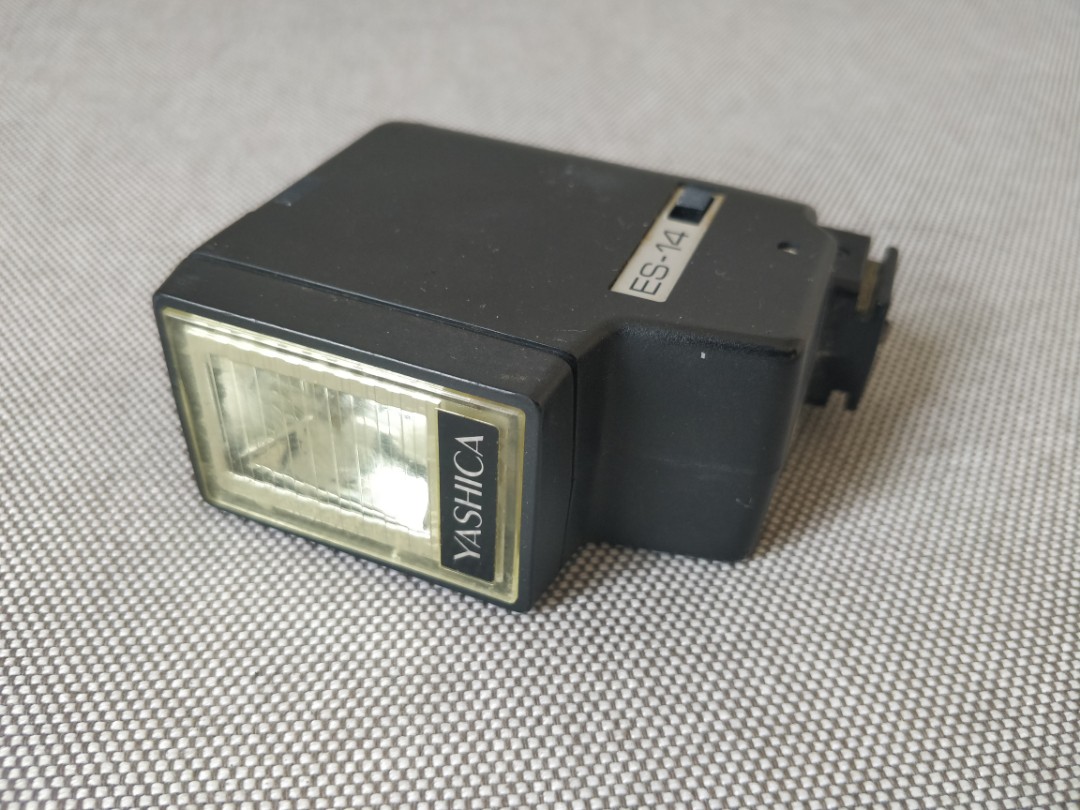 Vintage Yashica flash *not working, Photography, Cameras on Carousell