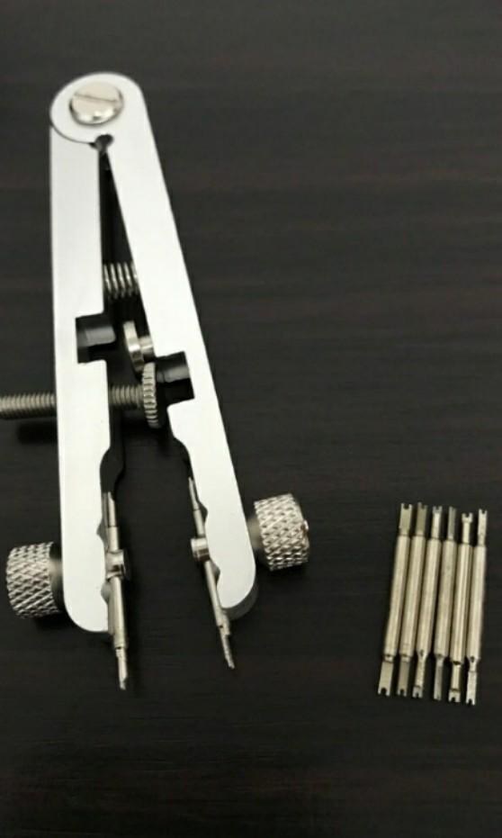 Tudor spring outlet bar tool