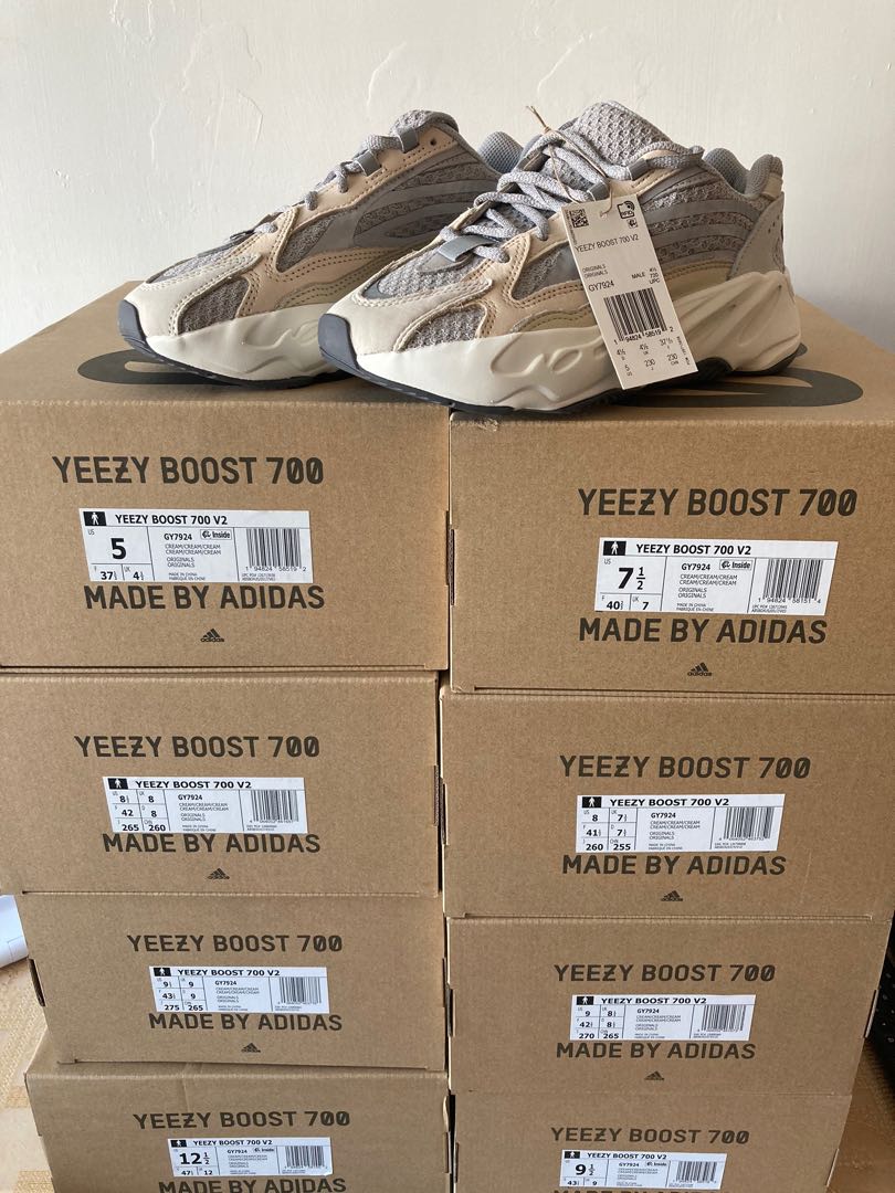 yeezy boost 700v2 cream