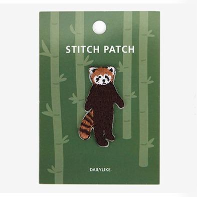 小熊貓可愛公仔枱頭裝飾擺設威嚇redpanda 貓熊動物模型韓國daily Like 小熊貓刺繡徽章 手作 自家設計 其他 Carousell