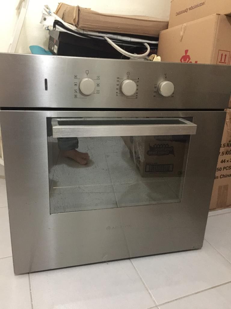 Ariston built in oven, TV & Home Appliances, Kitchen Appliances, Ovens