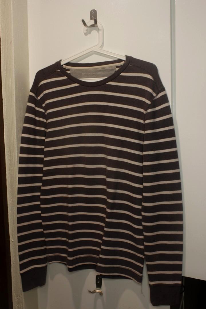 Banana Republic Sweater - Mens (Category: Coats, Jackets and Outerwear) located in Antipolo. Submitted by aaiitems (Listing ID 1080874613, Image 1). Description: Banana Republic Sweater (Brown & White Stripes) - Men - 100% Authentic RFS: Decluttering PM for more info 😊.